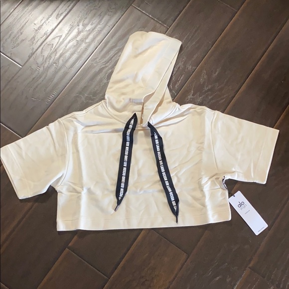 SOLD! Alo Yoga Cream Cropped Short Sleeve Hoodie - Picture 2 of 7